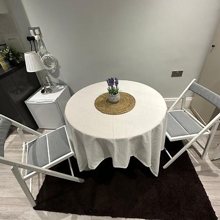 Guest&Rest 8 Apartment ลอนดอน ภายนอก รูปภาพ